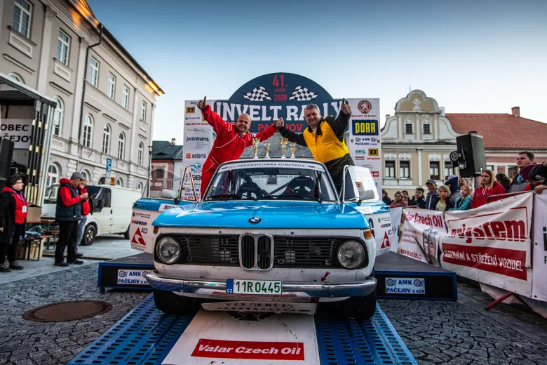 BMW 2002 — fotografie z původního webu