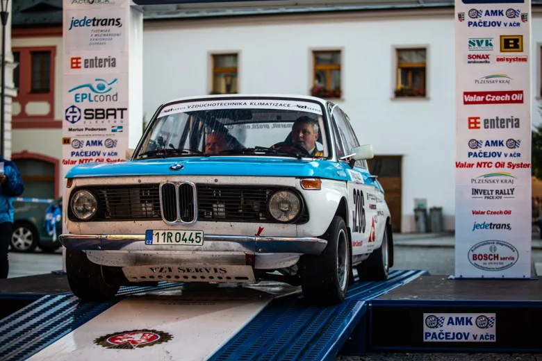 BMW 2002 — fotografie z původního webu