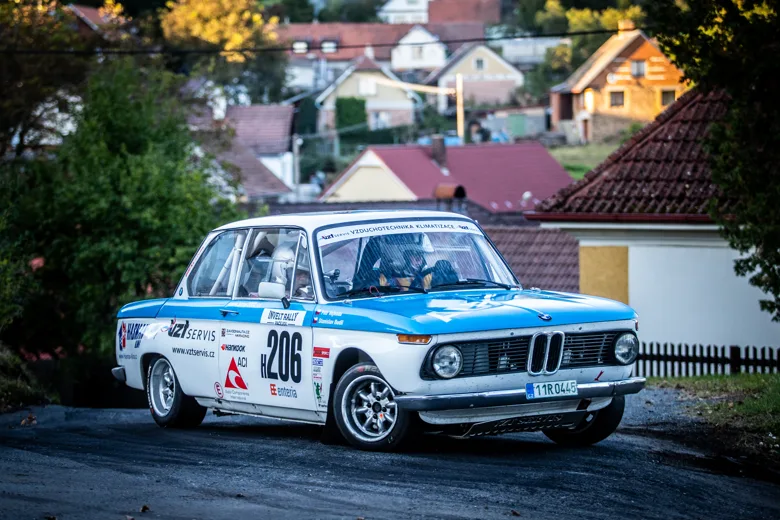 BMW 2002 — fotografie z původního webu